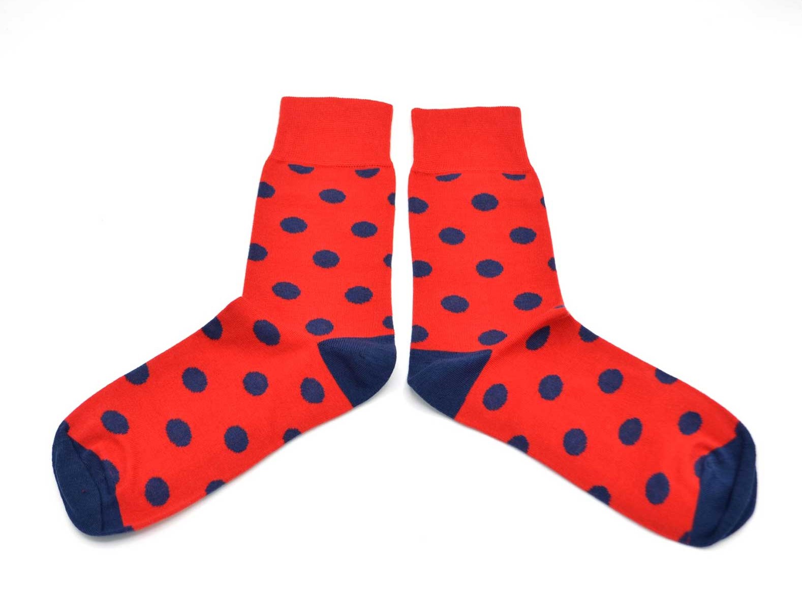 chaussettes-fantaisie-hommes-femmes-en-coton-rouges-à-motif-gros-pois-bleu-marine-remaillées-à-la-main